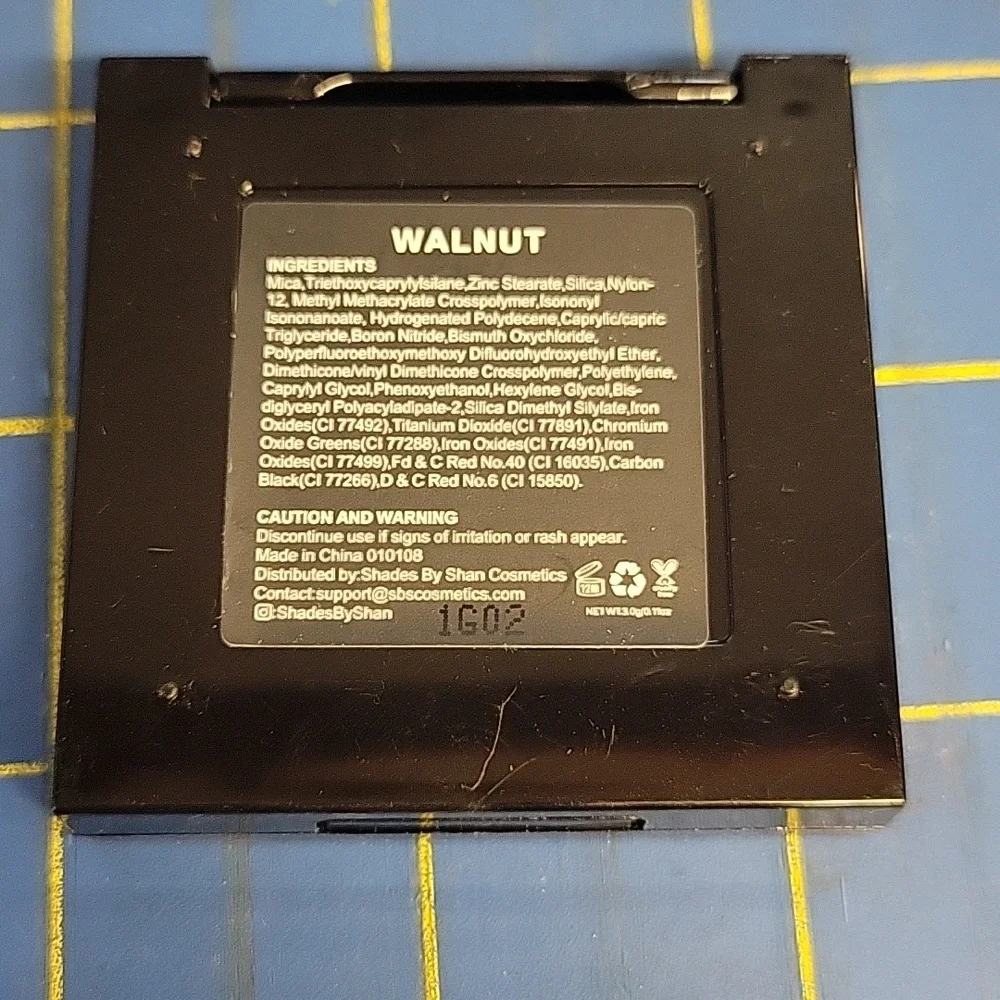 Shades by Shan Black Makeup Compact Walnut New